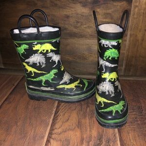 SOLD Toddler 9/10 rain boots; dinosaur